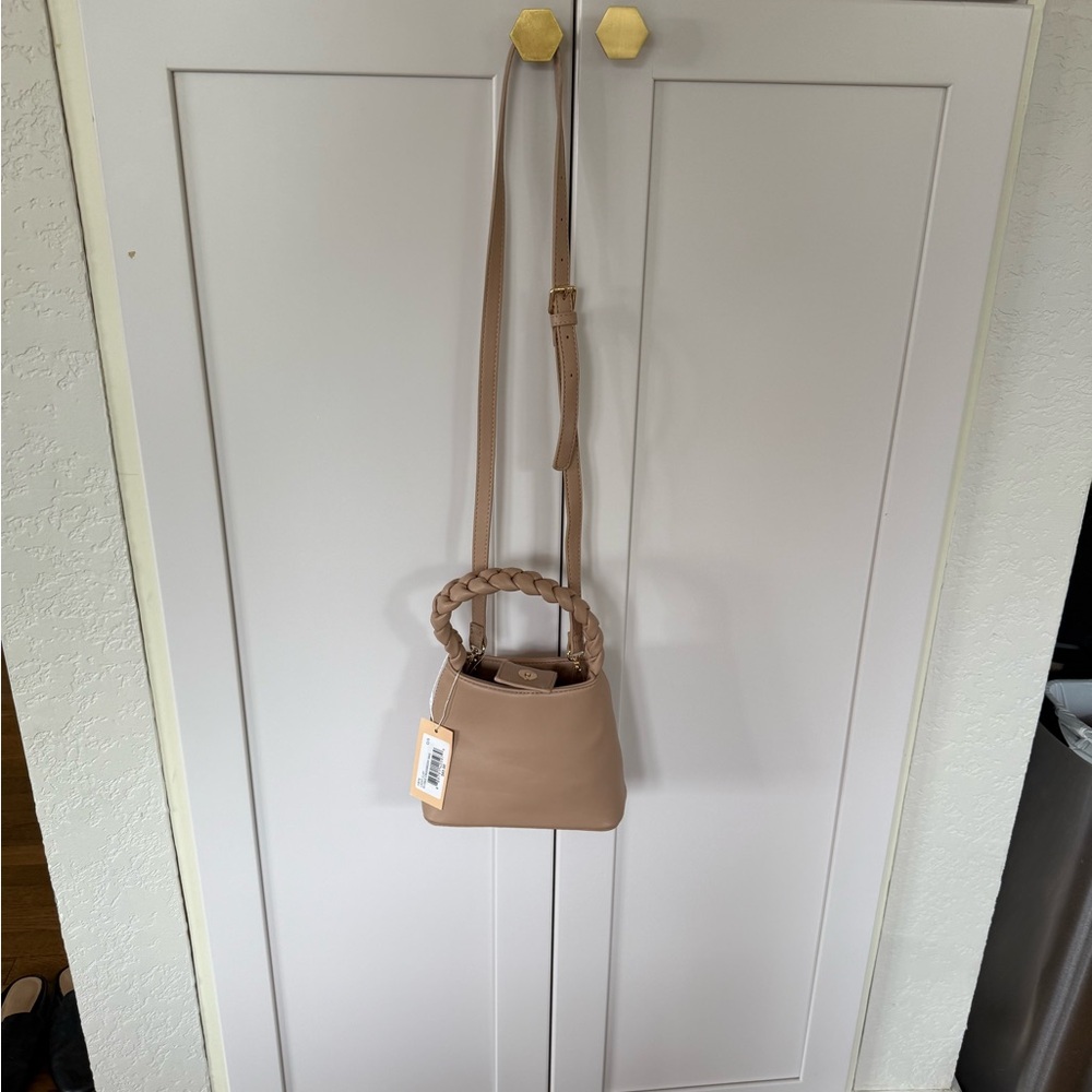 Elegant Tan Women's Bag